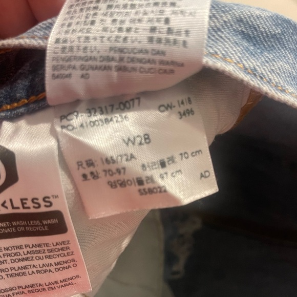 Levi Shorts - Picture 2 of 4